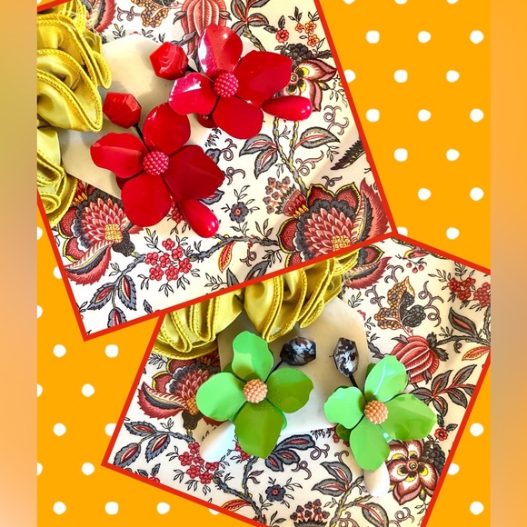 New! Oversized Summer Floral Statement Earrings 🌺🌼🌸 - Picture 2 of 16